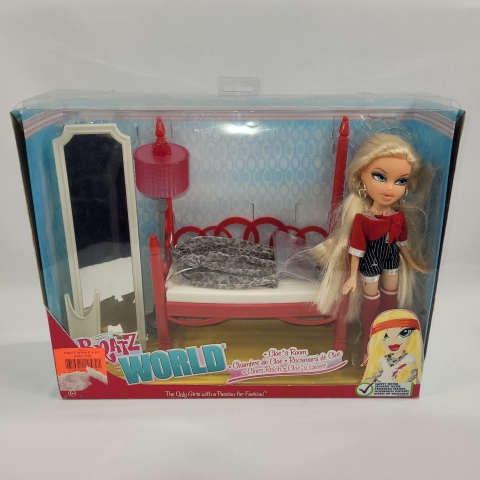 Bratz World Cloe\'s Room Doll Playset by MGA C8