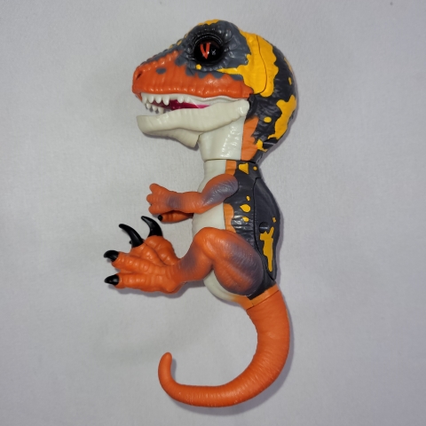 Fingerlings Blaze Raptor Velociraptor by Spin Master C8