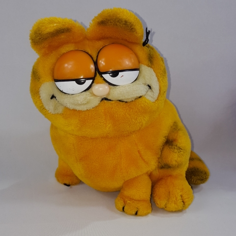 Garfield 1981 Vintage 12" Plush Sitting by Dakin C8